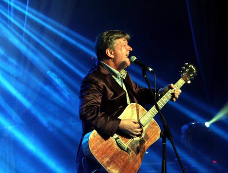 Eric Bibb performing in Darvel