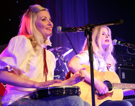 Red Sky July performing in Darvel